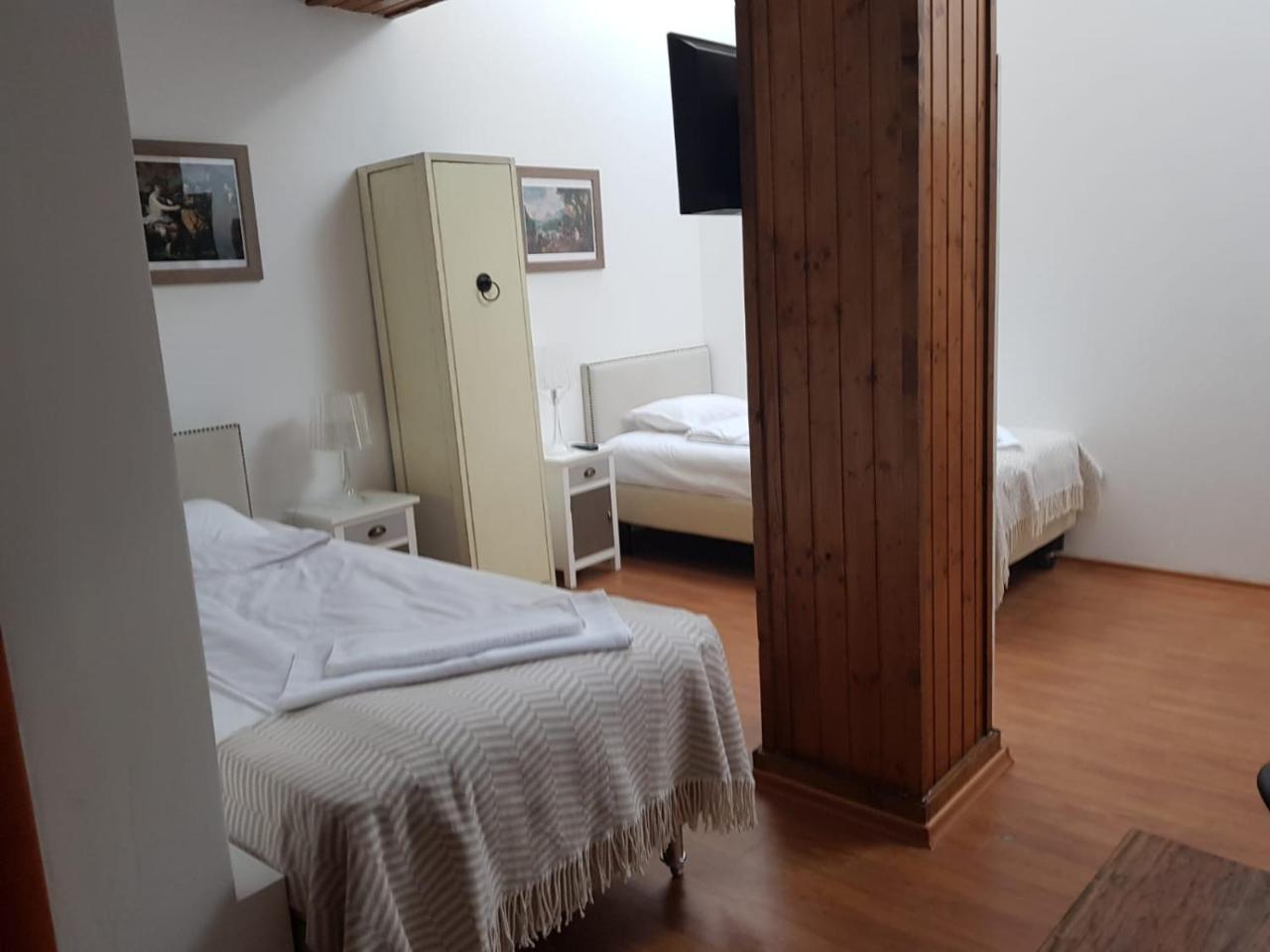 Nonna Mia Hotel Бухарест Екстер'єр фото