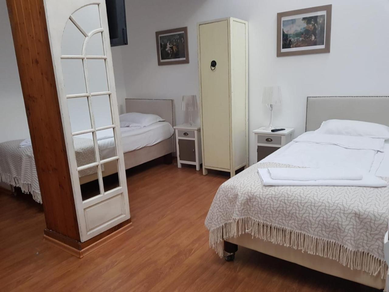 Nonna Mia Hotel Бухарест Екстер'єр фото